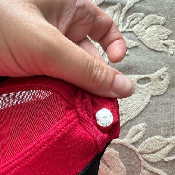 Lululemon Forget The Rest Bra
Flamenco Red / Black Size 4 - Picture 12 of 13